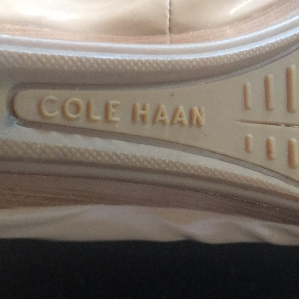 Cole Haan wedge heels 7.5 B great condition beige comfortable fit - Picture 6 of 6